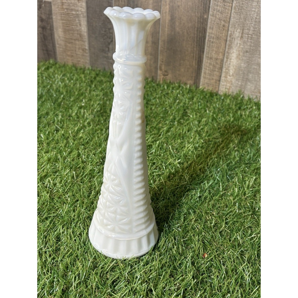 Vintage Milk Glass Bud‎ Vase 8" Diamond Star Pattern Pedestal Base Mid Century